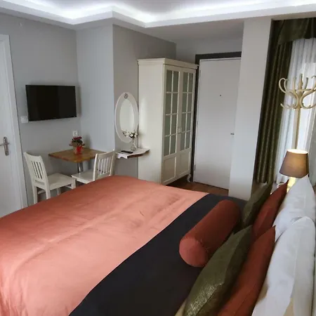 Hotel Away *